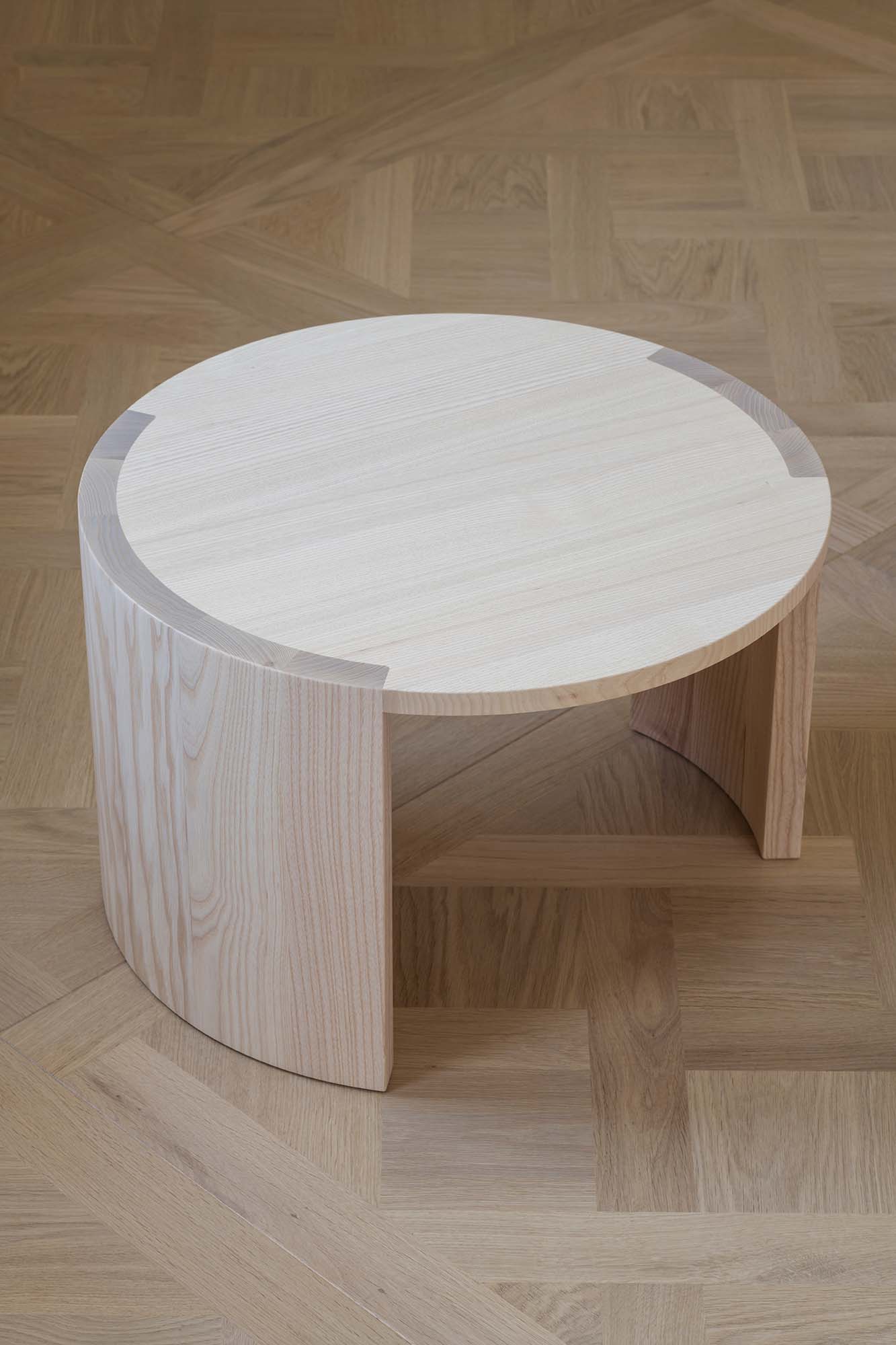 AIRISTO coffee table