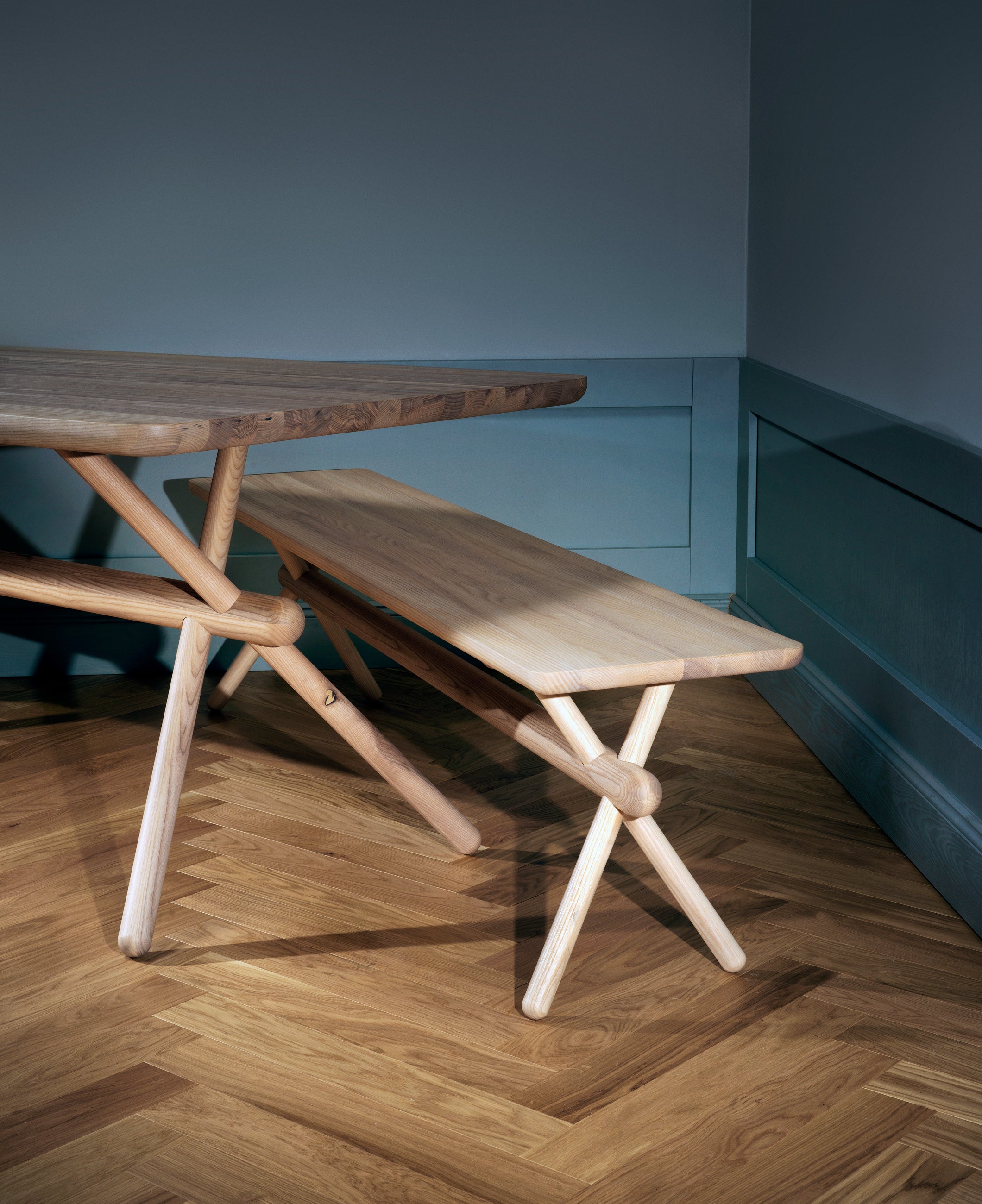 TIKKU dining table